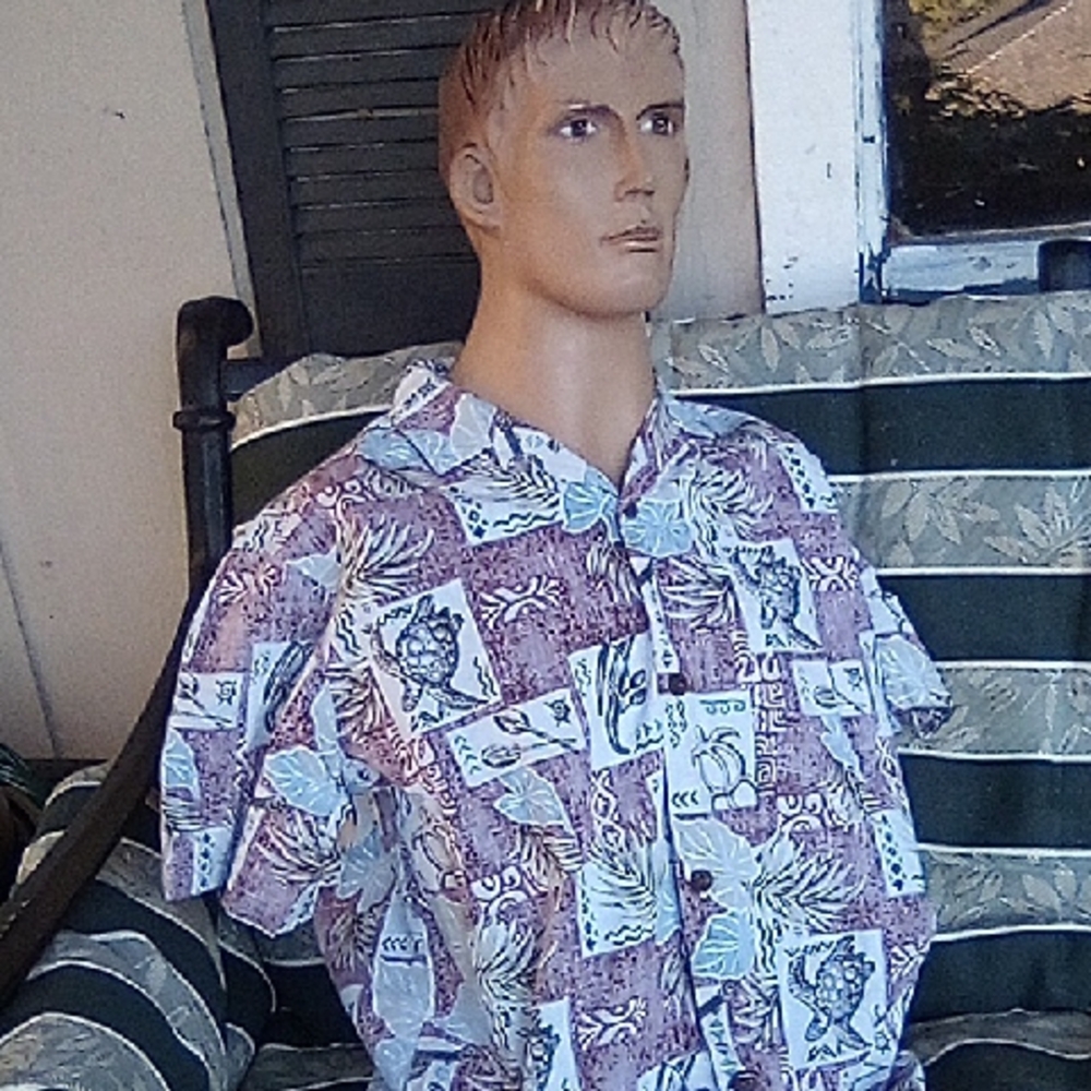Men's Royal Hawaiian Creations Size Large Short Sleeves.